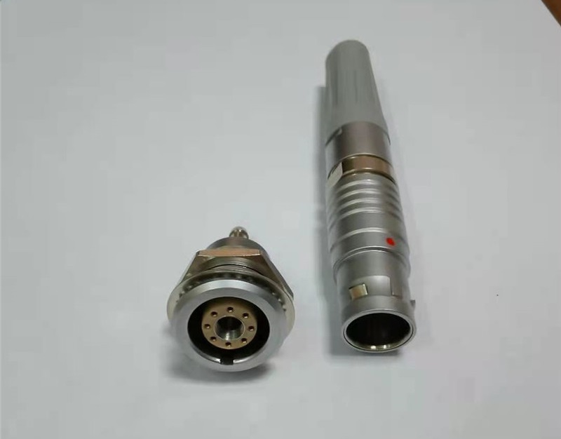 Push pull self-locking coaxial mixed signal connector audu medical connector