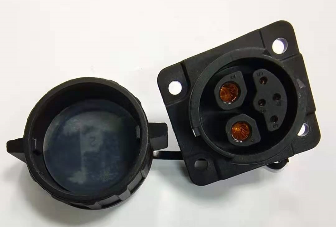商用电池组电池盒2 + 4防水连接器
