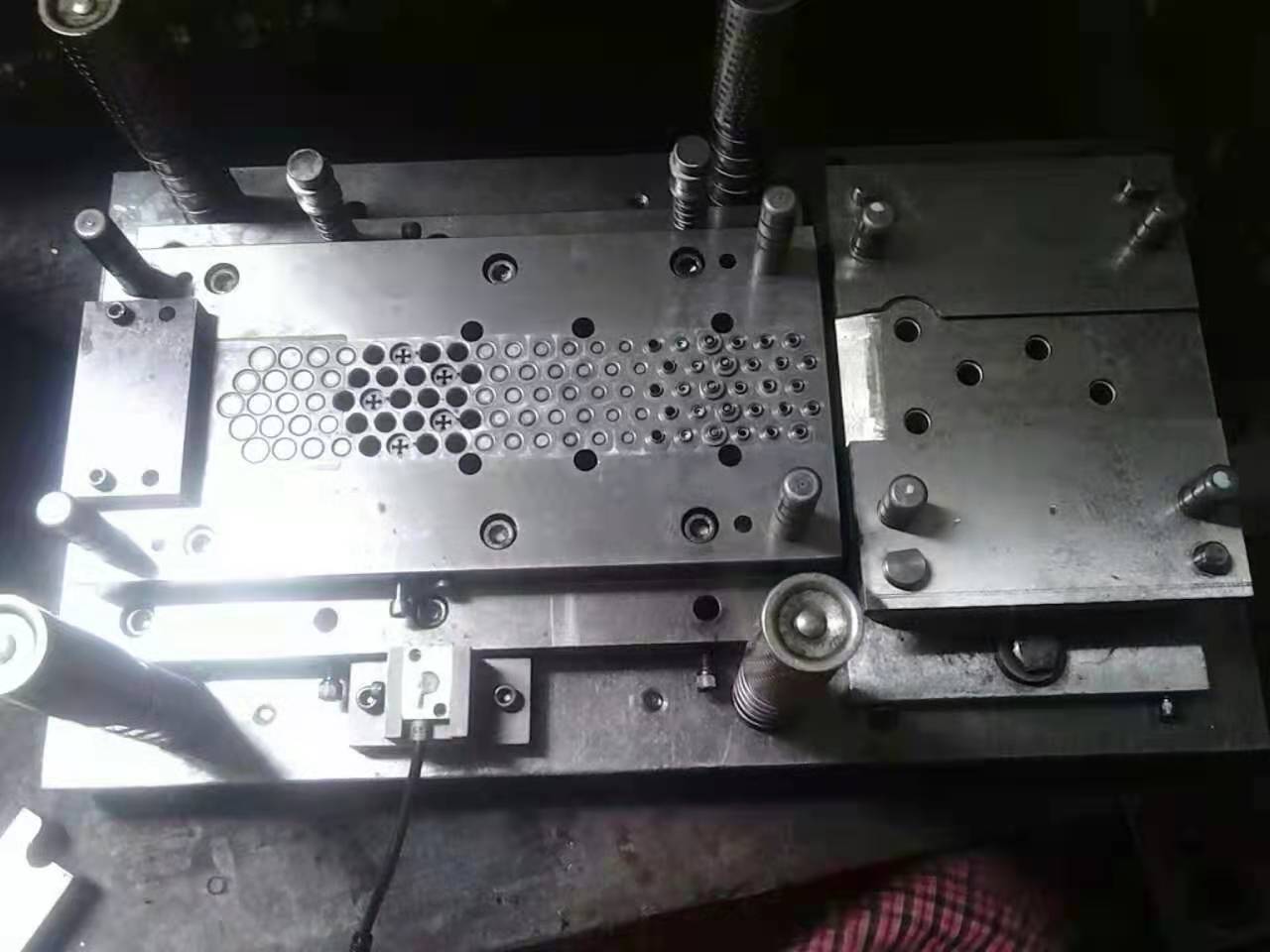 工业屏蔽弹片M12连接器模
