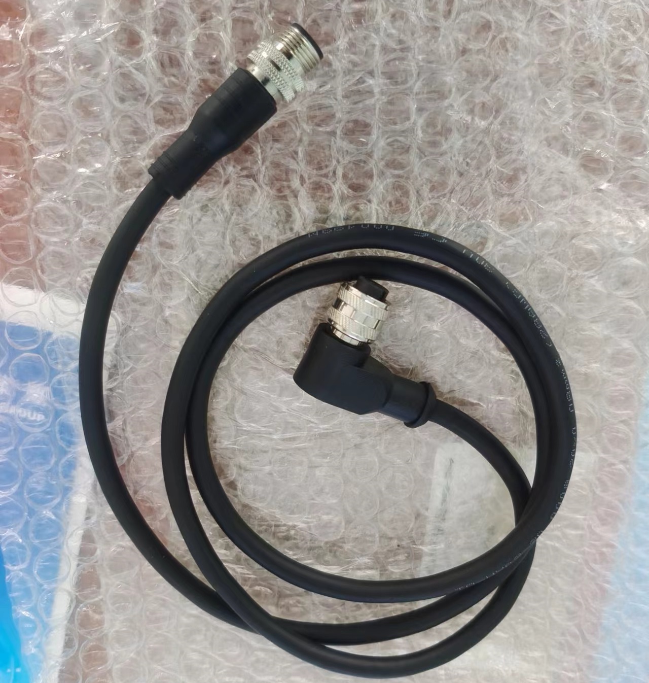 工业连接器17PIN的直角连接器带有屏蔽电缆M12 A代码